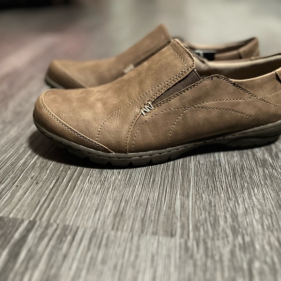 Dr. Scholl's Brown Suede Loafers with Elastic Goring - Picture 1 of 8